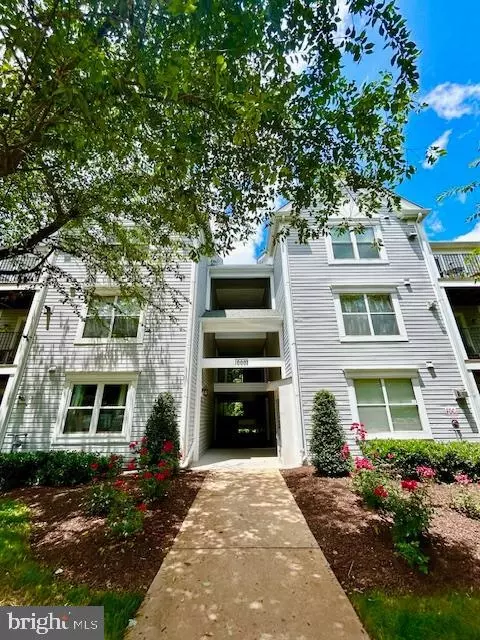 10007 Vanderbilt Cir #11-6, Rockville, MD 20850