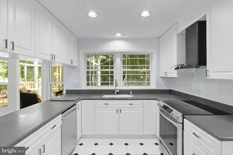 11531 Paramus Dr, North Potomac, MD 20878 photo 15