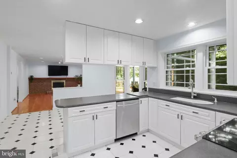 11531 Paramus Dr, North Potomac, MD 20878 photo 17