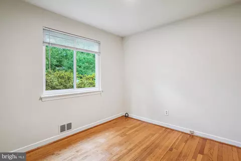 Bedroom - 142 Fleetwood Ter, Silver Spring, MD 20910 photo 4 of 9