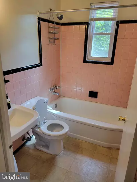 Bath - 142 Fleetwood Ter, Silver Spring, MD 20910 photo 2 of 2