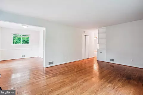 Living - 142 Fleetwood Ter, Silver Spring, MD 20910 photo 4 of 4