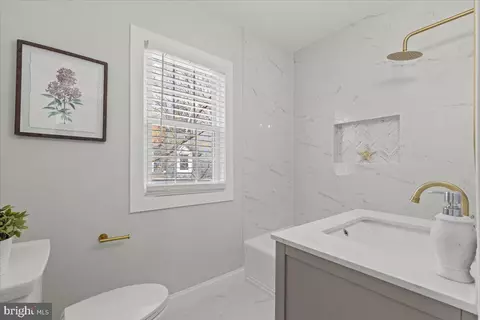 Bath - 1705 Corwin Dr, Silver Spring, MD 20910 photo 5 of 8
