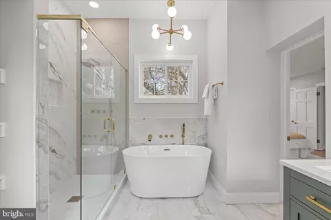 Bath - 1705 Corwin Dr, Silver Spring, MD 20910 photo 1 of 8