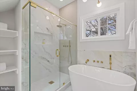 Bath - 1705 Corwin Dr, Silver Spring, MD 20910 photo 2 of 8