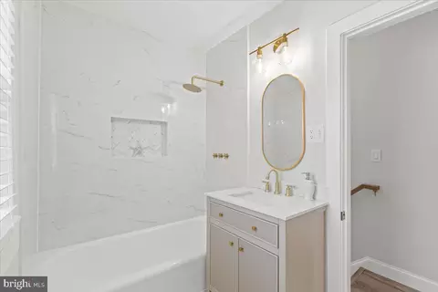 Bath - 1705 Corwin Dr, Silver Spring, MD 20910 photo 6 of 8