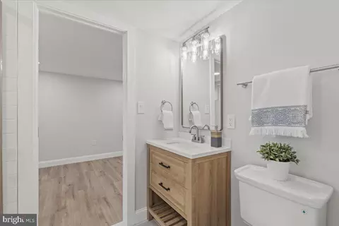Bath - 1705 Corwin Dr, Silver Spring, MD 20910 photo 7 of 8
