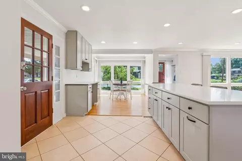 Entry Way - 1502 Crestline Rd, Silver Spring, MD 20904 photo 3 of 4