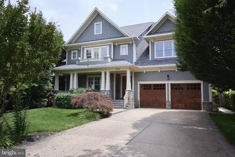 7707 Radnor Rd, Bethesda, MD 20817