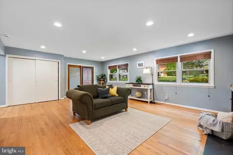 412 Neale Ct, Silver Spring, MD 20901 photo 13