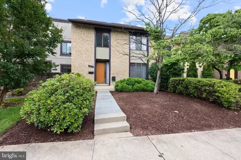 9613 Shadow Oak Dr, Montgomery Village, MD 20886