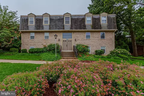 856 College Pkwy #856-201, Rockville, MD 20850