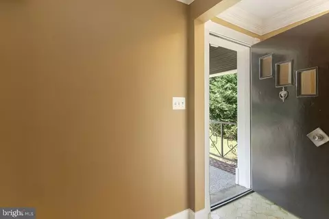 1516 Vivian Ct, Silver Spring, MD 20902 photo 2