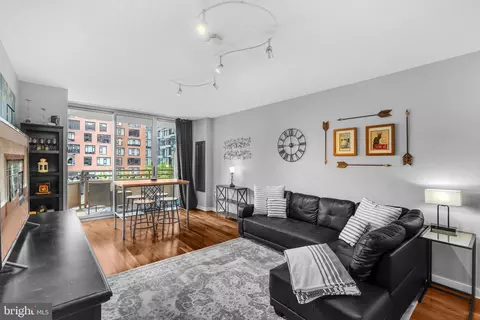4801 Fairmont Ave #511, Bethesda, MD 20814