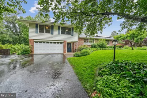 7106 Wick Ln, Rockville, MD 20855