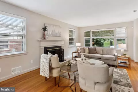 Living - 1407 Crestridge Dr, Silver Spring, MD 20910 photo 3 of 8