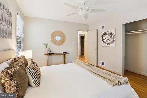 Bedroom - 1407 Crestridge Dr, Silver Spring, MD 20910 photo 5 of 8