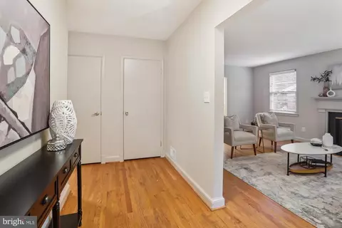 Entry Way - 1407 Crestridge Dr, Silver Spring, MD 20910 photo 2 of 6