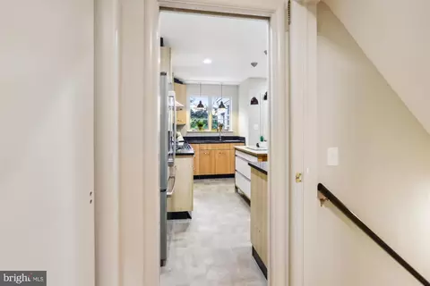Entry Way - 1407 Crestridge Dr, Silver Spring, MD 20910 photo 3 of 6