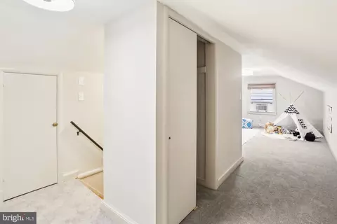 Entry Way - 1407 Crestridge Dr, Silver Spring, MD 20910 photo 4 of 6