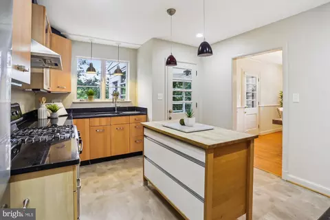 Kitchen - 1407 Crestridge Dr, Silver Spring, MD 20910 photo 3 of 5