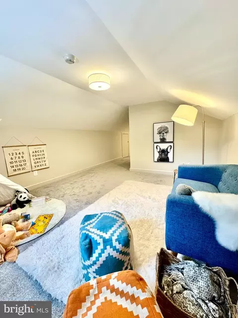 Entry Way - 1407 Crestridge Dr, Silver Spring, MD 20910 photo 5 of 6