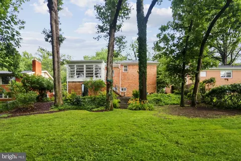 Exterior - 1407 Crestridge Dr, Silver Spring, MD 20910 photo 9 of 13