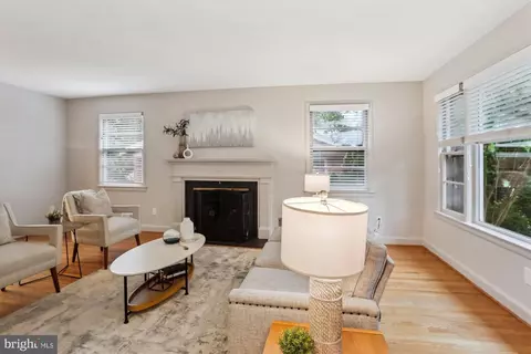 Living - 1407 Crestridge Dr, Silver Spring, MD 20910 photo 6 of 8