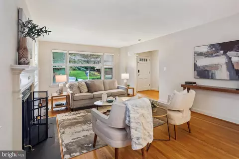 Living - 1407 Crestridge Dr, Silver Spring, MD 20910 photo 1 of 8