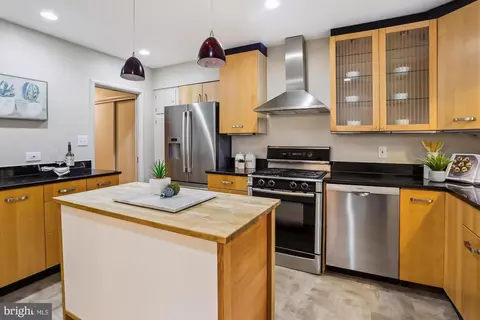 Kitchen - 1407 Crestridge Dr, Silver Spring, MD 20910 photo 5 of 5