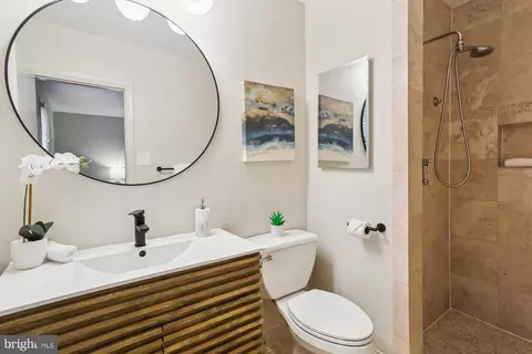 Bath - 1407 Crestridge Dr, Silver Spring, MD 20910 photo 1 of 4