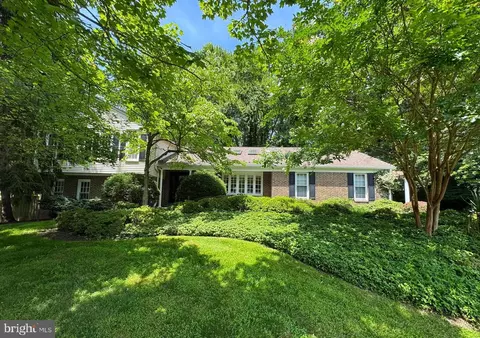 16717 Cutlass Dr, Rockville, MD 20853