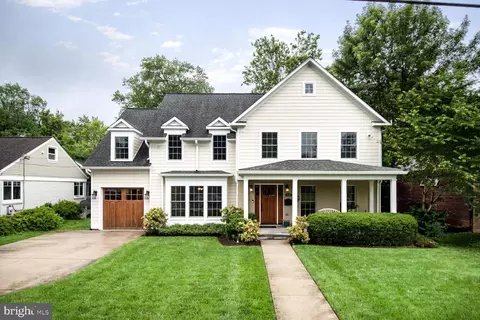 9820 Parkwood Dr, Bethesda, MD 20814
