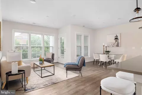 210 Decoverly Dr #205, Gaithersburg, MD 20878