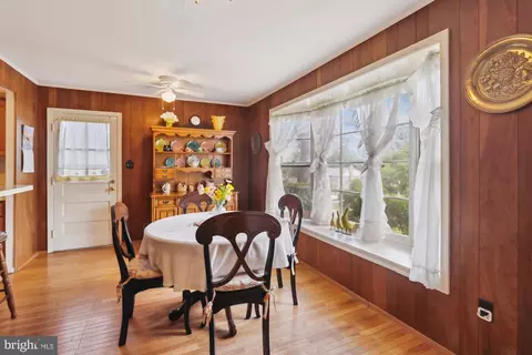 Dining - 1606 Peacock Ln, Silver Spring, MD 20904 photo 2 of 7