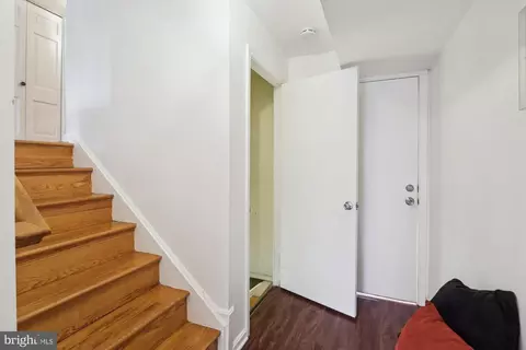Entry Way - 1606 Peacock Ln, Silver Spring, MD 20904 photo 6 of 7