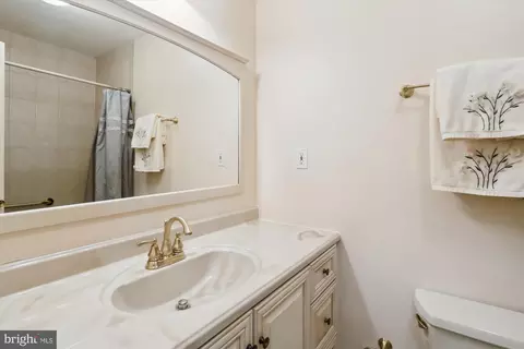 Bath - 1606 Peacock Ln, Silver Spring, MD 20904 photo 3 of 5