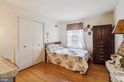 Bedroom - 1606 Peacock Ln, Silver Spring, MD 20904 photo 4 of 6