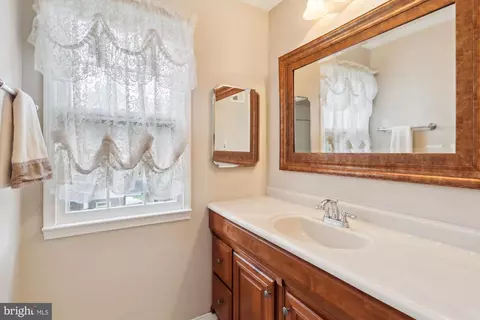 Bath - 1606 Peacock Ln, Silver Spring, MD 20904 photo 1 of 5