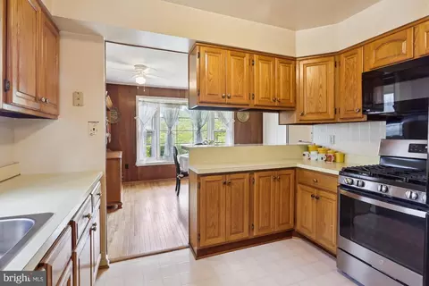 Kitchen - 1606 Peacock Ln, Silver Spring, MD 20904 photo 3 of 3
