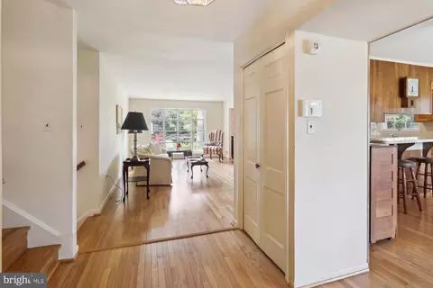 Entry Way - 1606 Peacock Ln, Silver Spring, MD 20904 photo 2 of 7