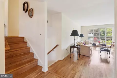 Entry Way - 1606 Peacock Ln, Silver Spring, MD 20904 photo 3 of 7