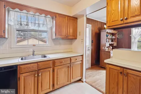 Kitchen - 1606 Peacock Ln, Silver Spring, MD 20904 photo 2 of 3
