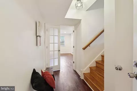 Entry Way - 1606 Peacock Ln, Silver Spring, MD 20904 photo 5 of 7