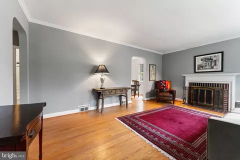 7506 Alfred Dr, Silver Spring, MD 20910 photo 3