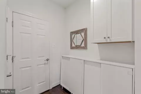 Entry Way - 19407 Dry Seneca Ct, Poolesville, MD 20837 photo 7 of 10