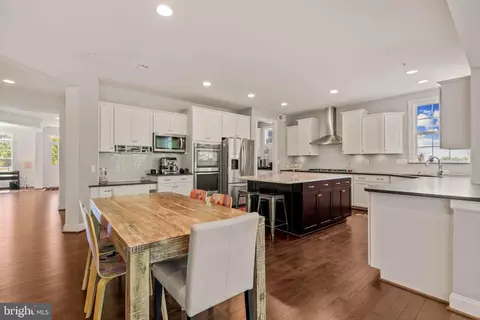 Kitchen - 19407 Dry Seneca Ct, Poolesville, MD 20837 photo 4 of 8