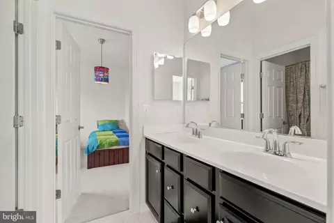 Bath - 19407 Dry Seneca Ct, Poolesville, MD 20837 photo 5 of 6
