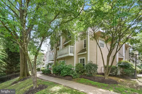 5800 Inman Park Cir #300, Rockville, MD 20852