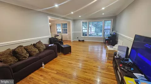 Entry Way - 12912 Middlevale Ln, Silver Spring, MD 20906 photo 3 of 4